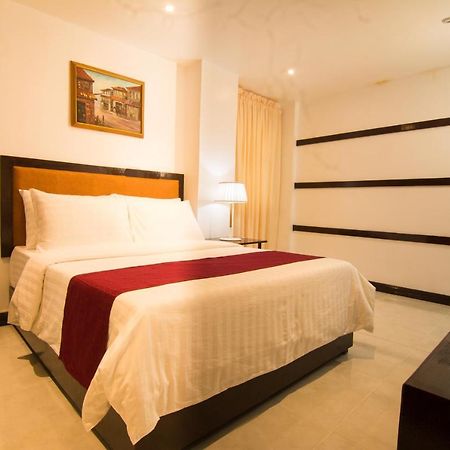 Diamond Hotel And Resto Catarman  Buitenkant foto