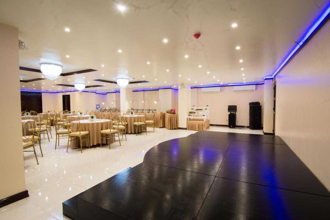 Diamond Hotel And Resto Catarman  Buitenkant foto