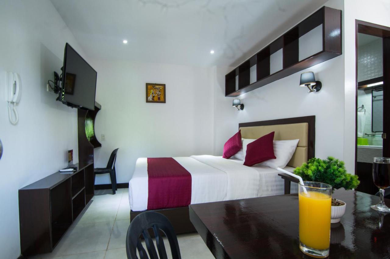 Diamond Hotel And Resto Catarman  Buitenkant foto